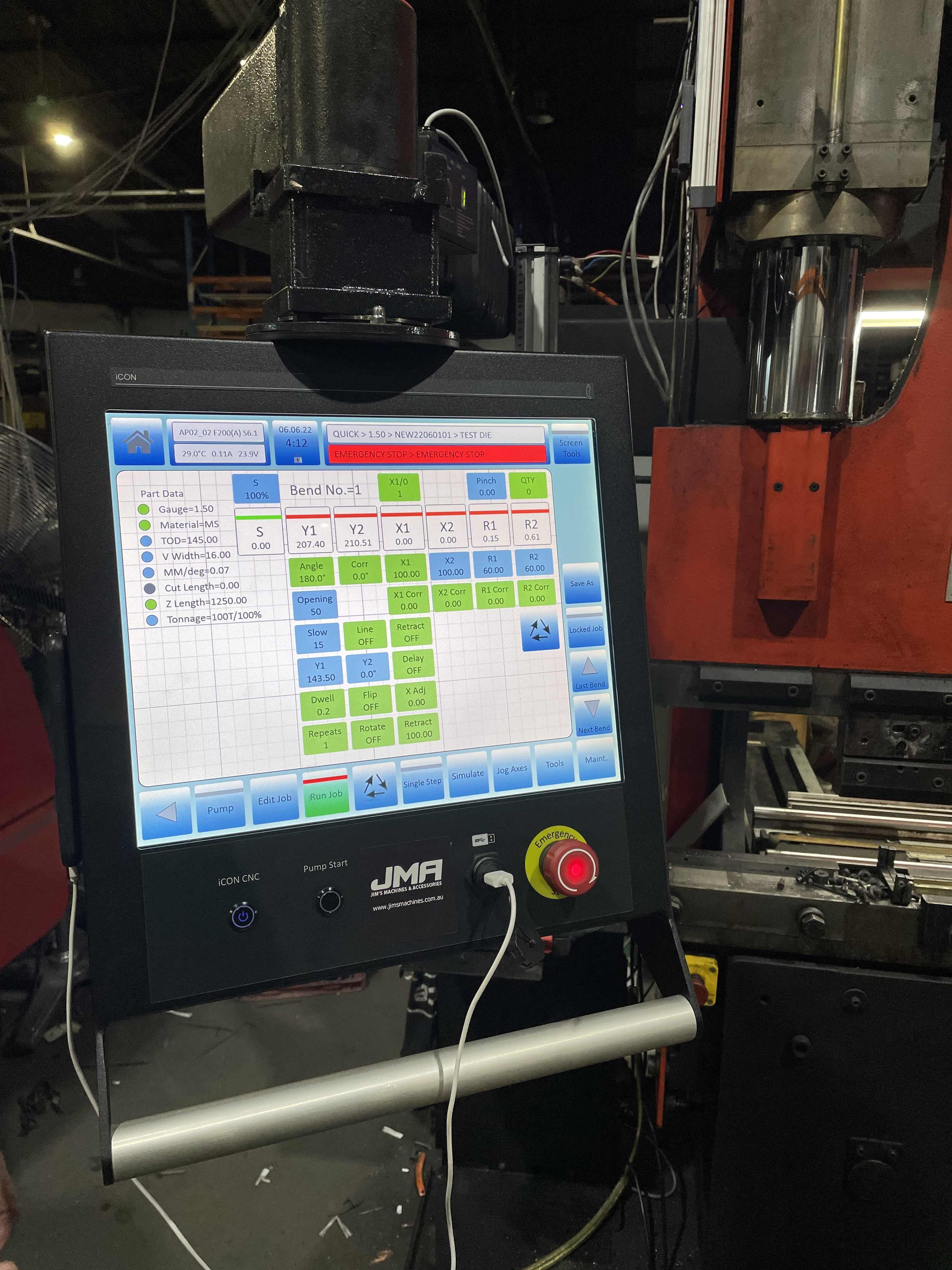 iCON CNC Controller - iCON CNC HMI 17" touch screen running Windows 10